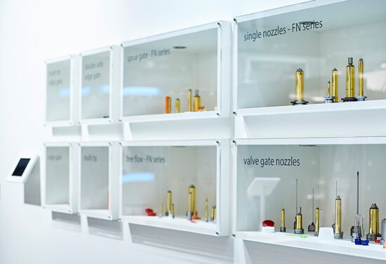 Messestand maenner thermoplay synventive mueller messebau k 2016 29