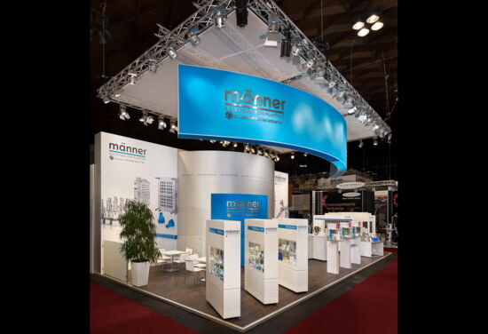 Messestand maenner mueller messebau fakuma2014 1